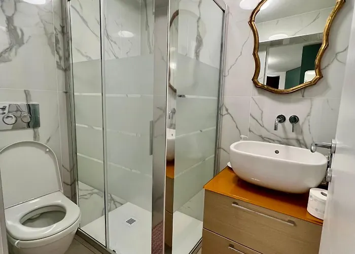 Cozy Flat Near The *