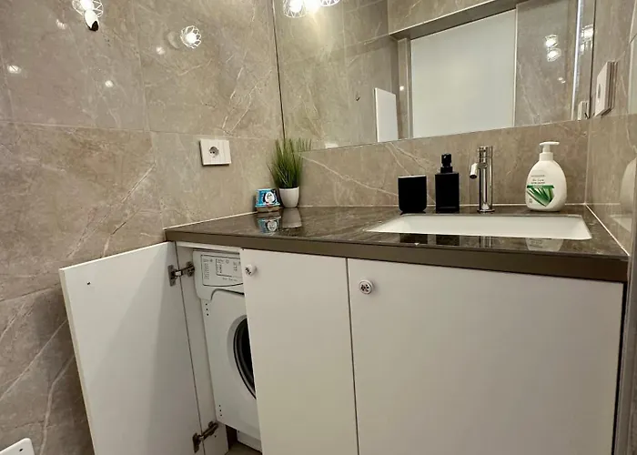 Cozy Flat Near The * زواليي