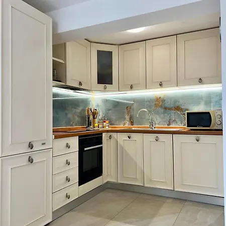 Cozy Flat Near The