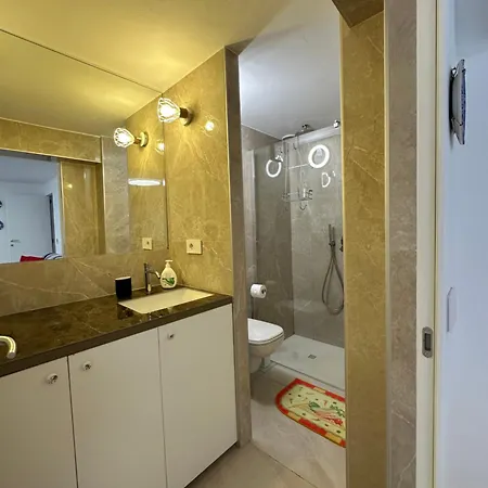 アパート Cozy Flat Near The *