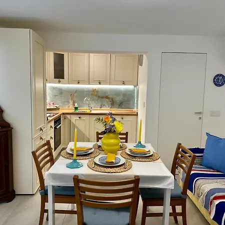 Апартаменты Cozy Flat Near The